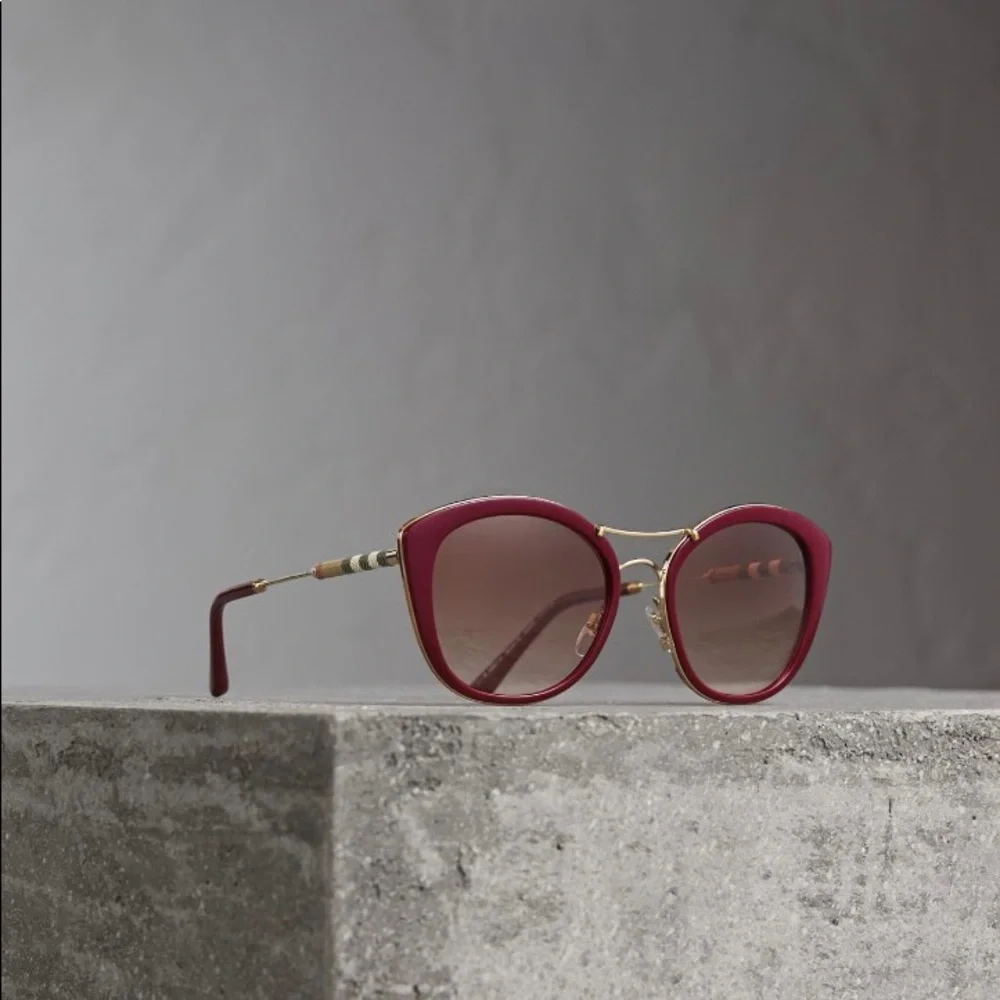 Burberry Check Detail Round Frame Sunglasses - Picture 14 of 14